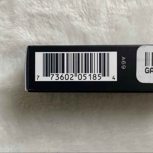 MAC Half ‘N Half Amplified Lipstick - Picture 9 of 9